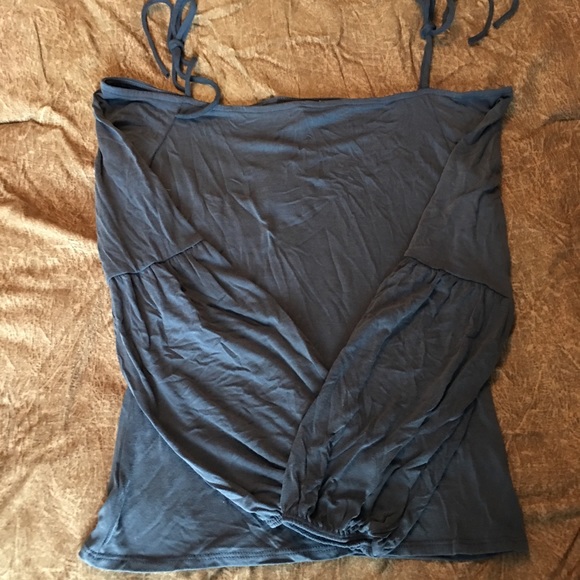 Fashion Nova cold shoulder top - Picture 2 of 4